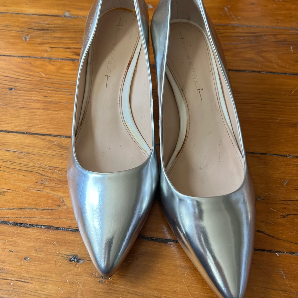 Banana Republic Silver Heels size 10